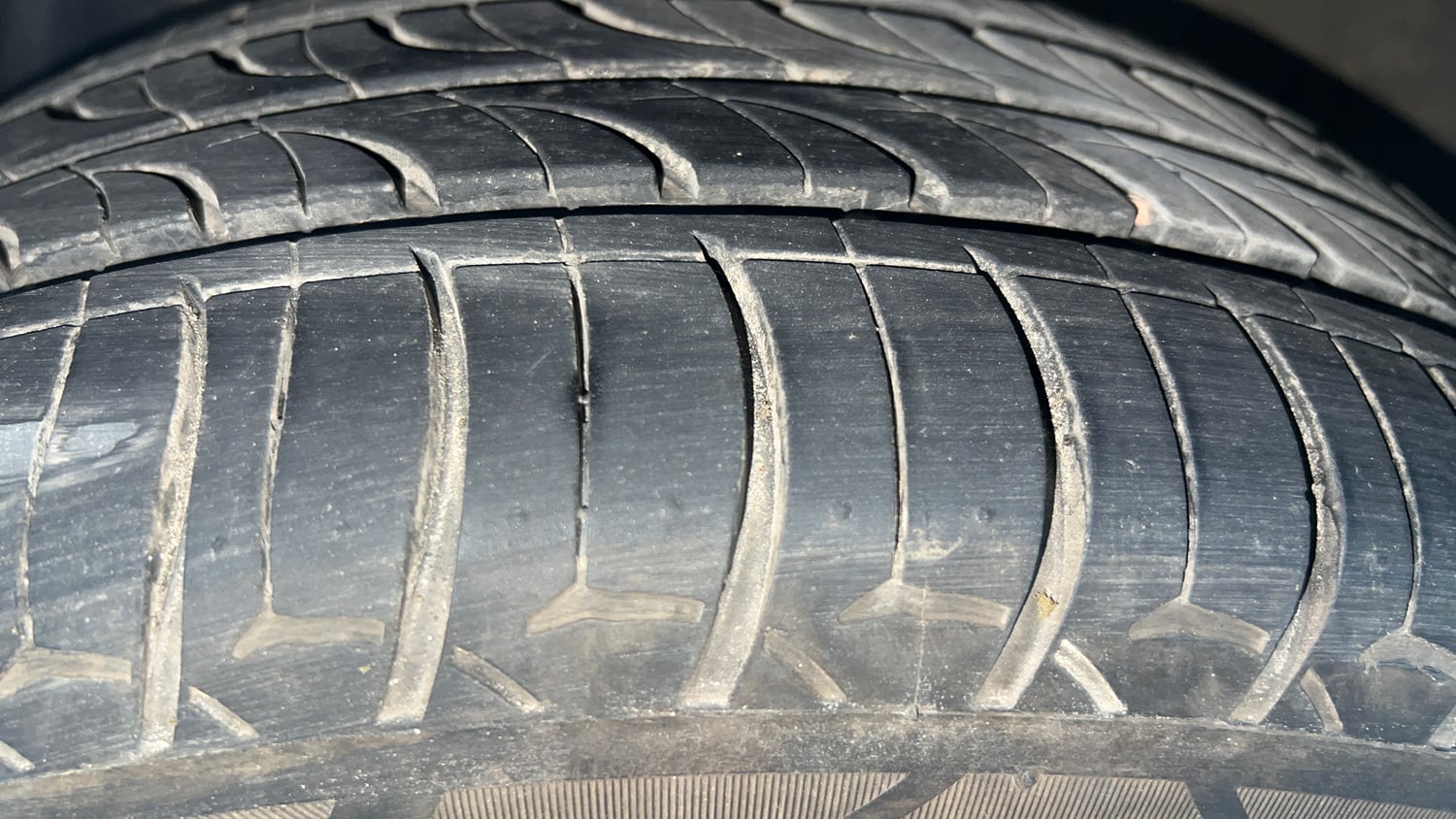 Used 2024 Hyundai New i20 Asta (O) 1.2 IVT Petrol Automatic tyres LEFT FRONT TYRE TREAD VIEW