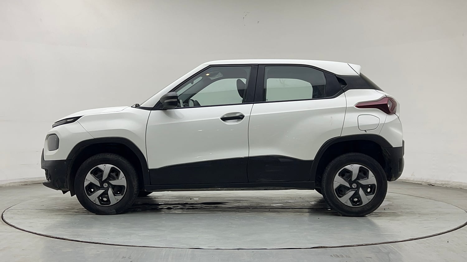 Used 2023 Tata Punch Pure MT Petrol Manual exterior LEFT SIDE VIEW