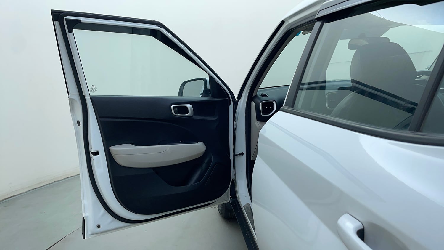 Used 2024 Hyundai Venue S (O) Plus 1.2 Petrol Petrol Manual interior LEFT FRONT DOOR OPEN VIEW