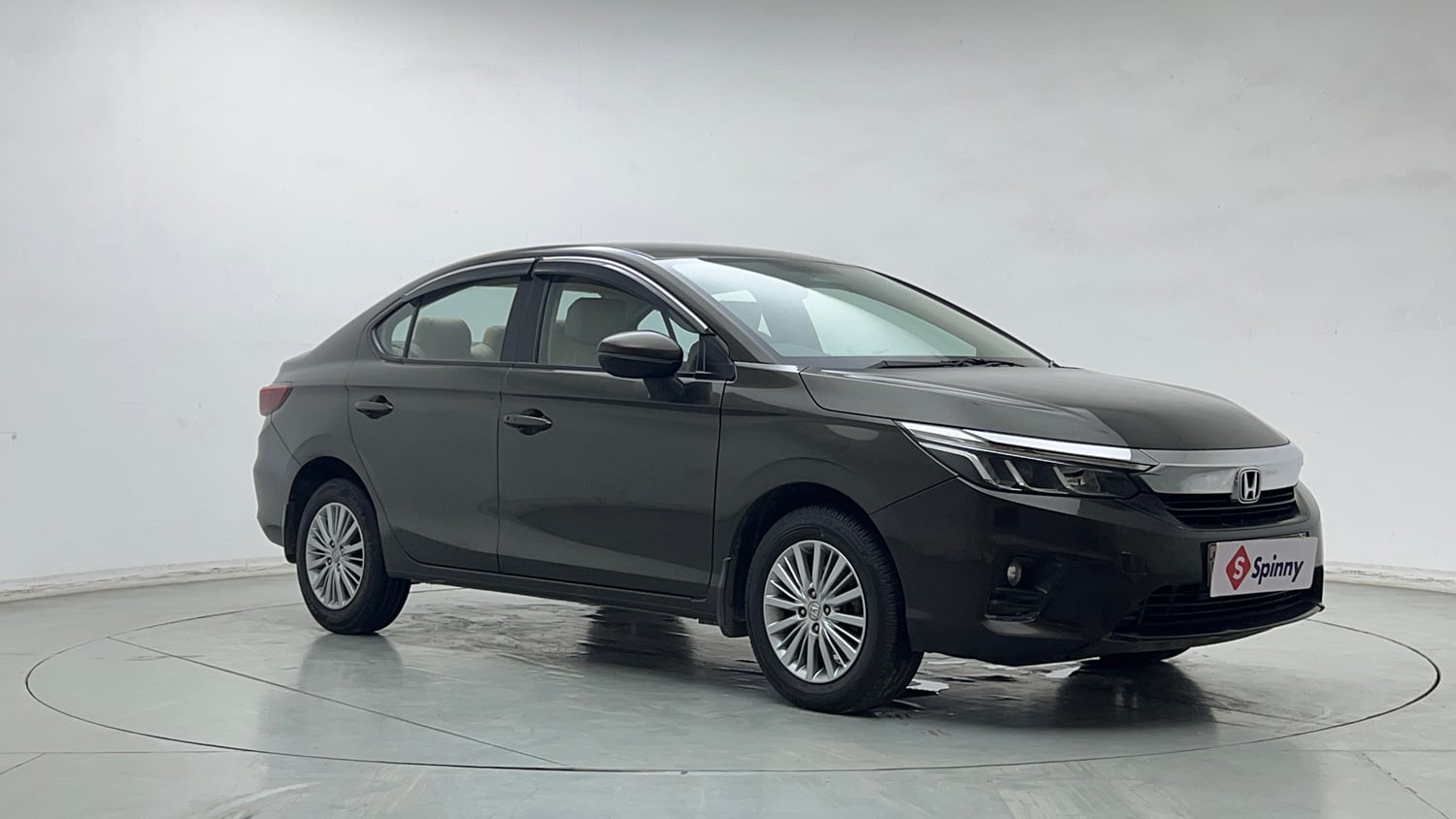 Used 2021 Honda City V Petrol Petrol Manual exterior RIGHT FRONT CORNER VIEW