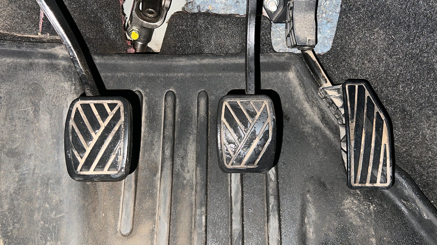 Used 2019 Maruti Suzuki Swift LXi Petrol Manual interior PEDALS VIEW