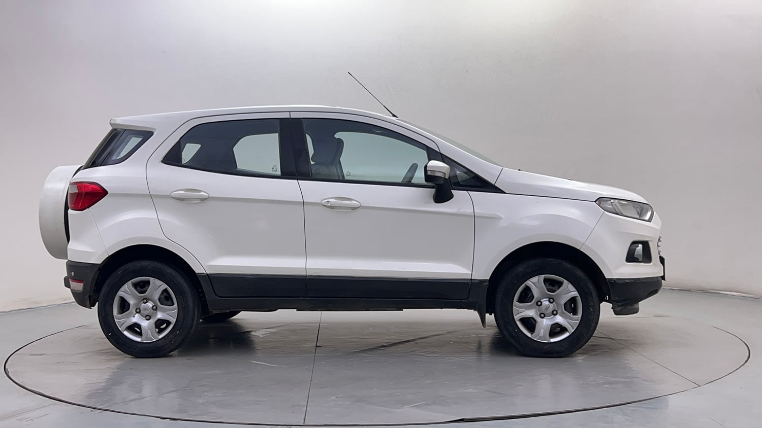 Used 2015 Ford EcoSport Trend 1.5 TDCi Diesel Manual exterior RIGHT SIDE VIEW