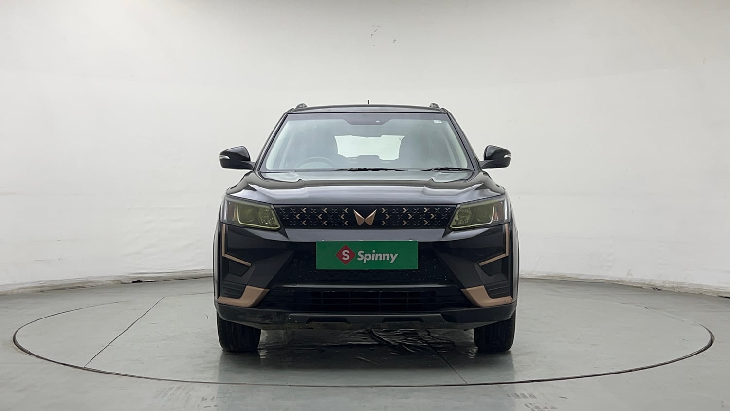 Used 2023 Mahindra XUV400 EL 5S Electric Automatic exterior FRONT VIEW