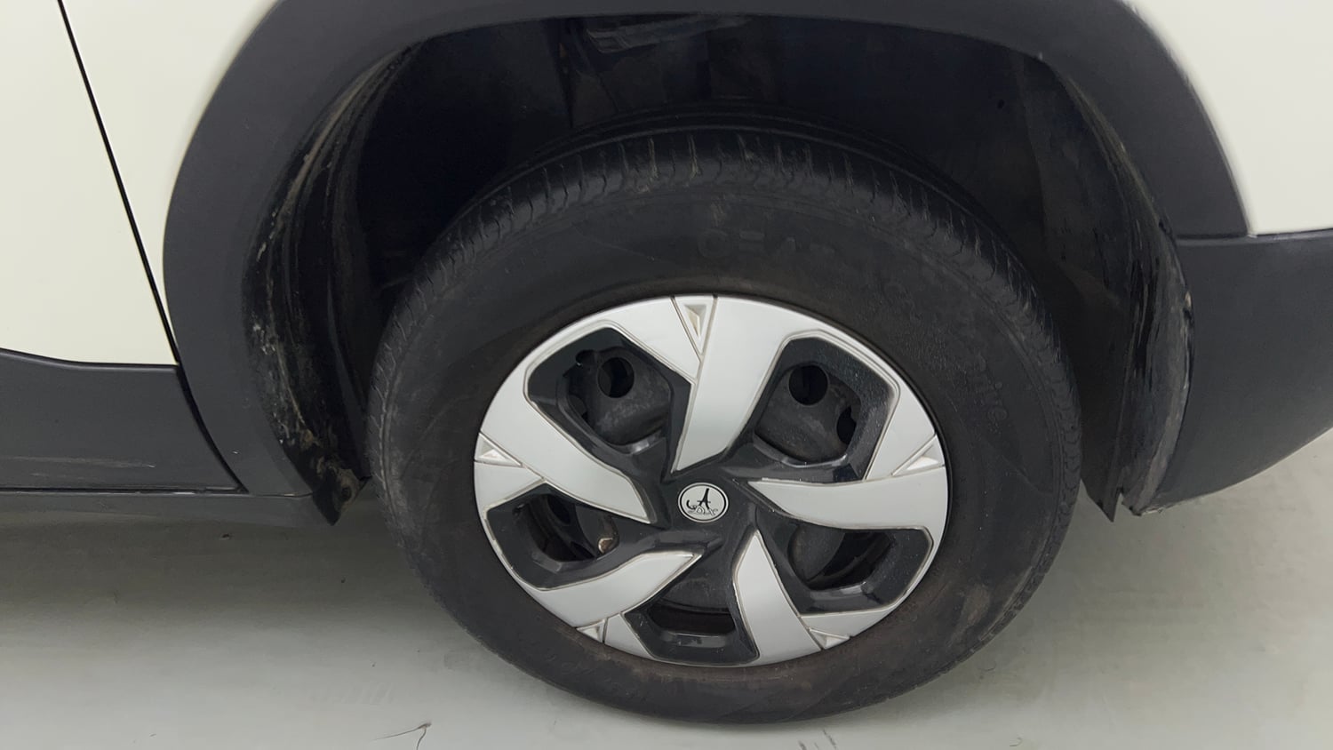 Used 2023 Tata Punch Pure MT Petrol Manual tyres RIGHT FRONT TYRE RIM VIEW