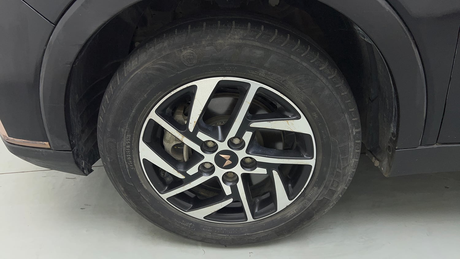Used 2023 Mahindra XUV400 EL 5S Electric Automatic tyres LEFT FRONT TYRE RIM VIEW