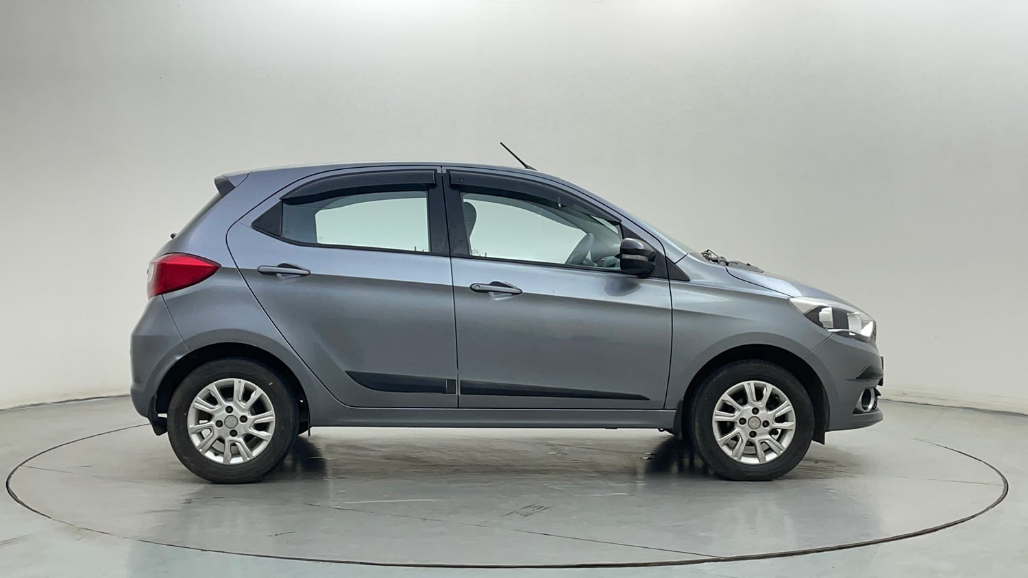Used 2018 Tata Tiago Revotron XZA Petrol Automatic exterior RIGHT SIDE VIEW