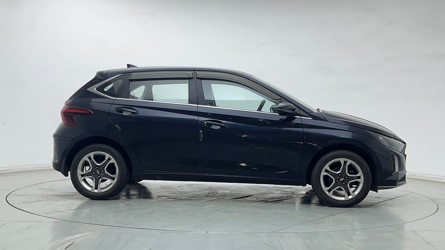 Used 2023 Hyundai New i20 Sportz 1.2 MT Petrol Manual exterior RIGHT SIDE VIEW