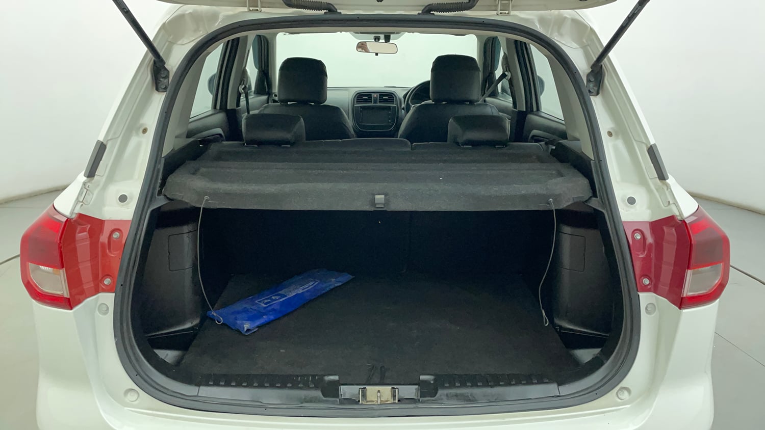 Used 2019 maruti-suzuki Vitara Brezza ZDi Plus AGS Diesel Automatic interior DICKY INSIDE VIEW