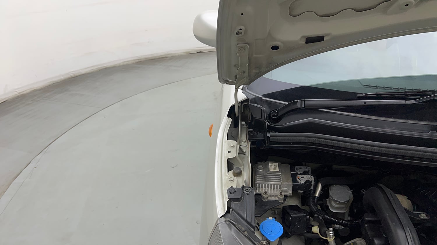 Used 2022 Maruti Suzuki Wagon R LXI 1.0 CNG Cng Manual engine ENGINE RIGHT SIDE HINGE & APRON VIEW