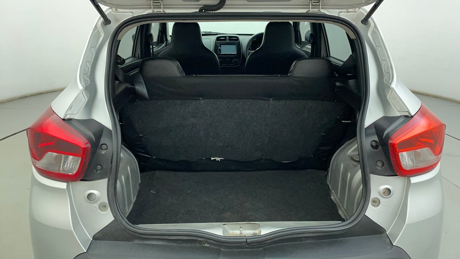Used 2018 Renault Kwid 1.0 RXL Petrol Manual interior DICKY INSIDE VIEW