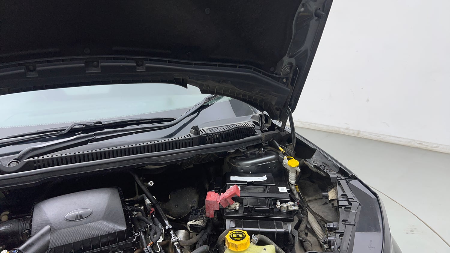 Used 2024 Tata Nexon Smart (O) 1.2 Petrol 5MT Petrol Manual engine ENGINE LEFT SIDE HINGE & APRON VIEW