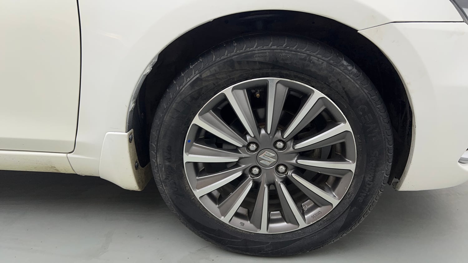 Used 2022 Maruti Suzuki Ciaz Alpha 1.5 AT Petrol Automatic tyres RIGHT FRONT TYRE RIM VIEW