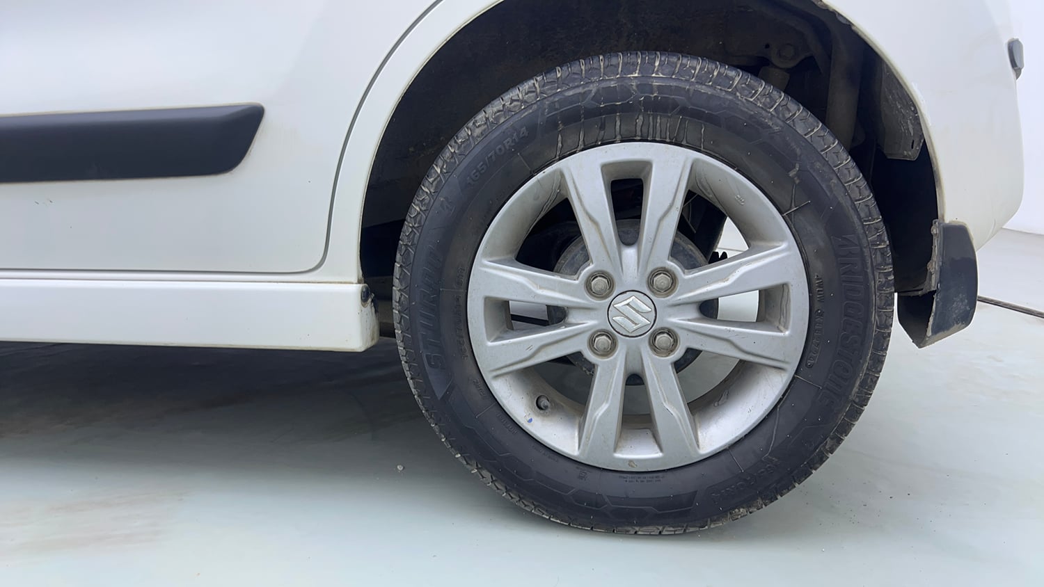 Used 2018 Maruti Suzuki Wagon R VXI+ AMT Petrol Automatic tyres LEFT REAR TYRE RIM VIEW