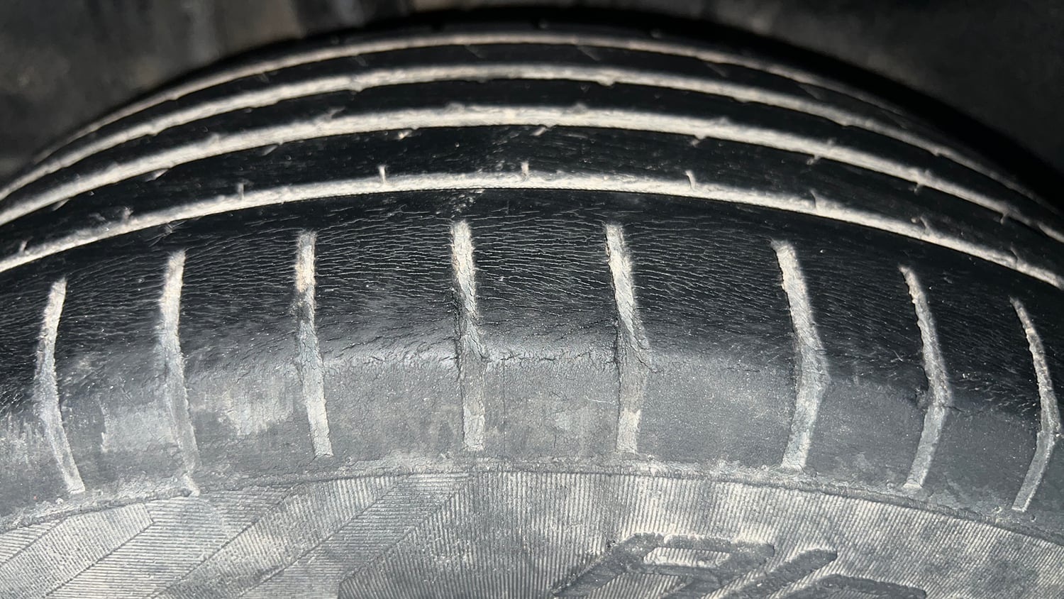 Used 2019 Maruti Suzuki Swift ZXi AMT Petrol Automatic tyres RIGHT REAR TYRE TREAD VIEW