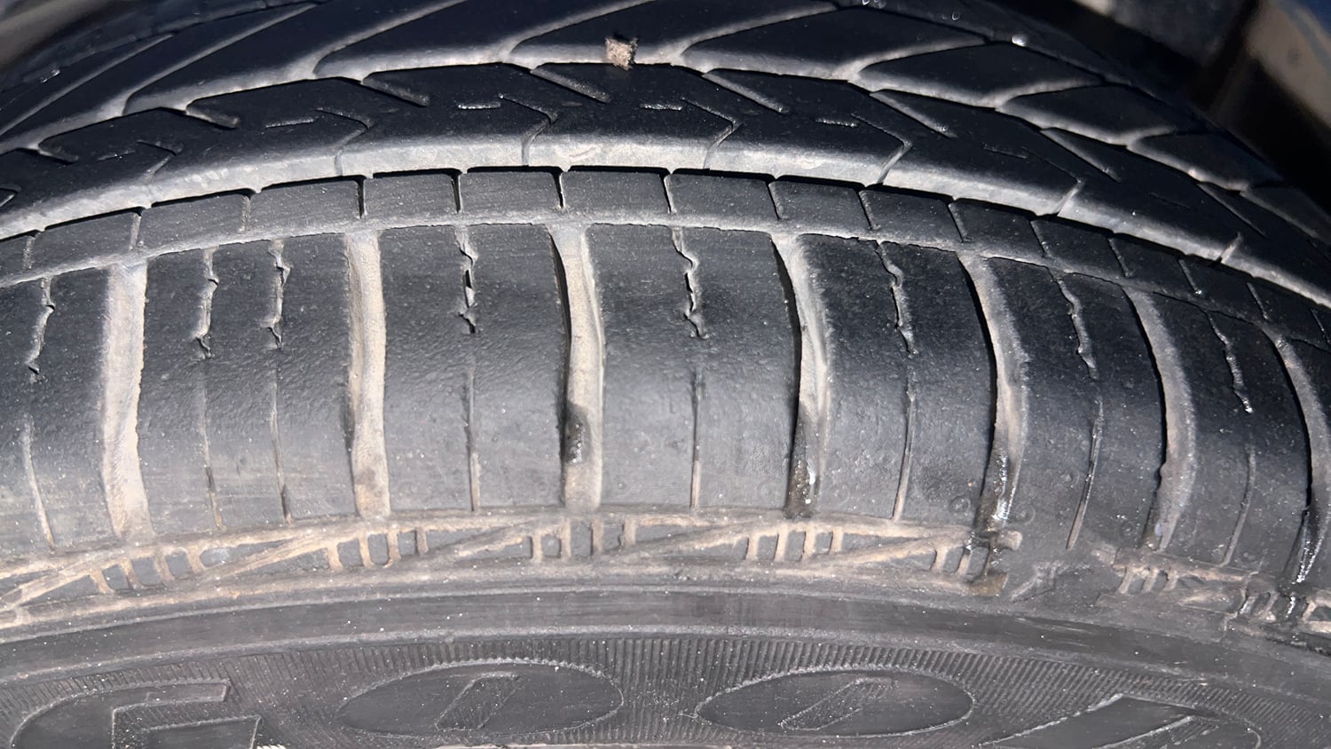 Used 2014 Hyundai Eon Magna + Petrol Manual tyres LEFT REAR TYRE TREAD VIEW