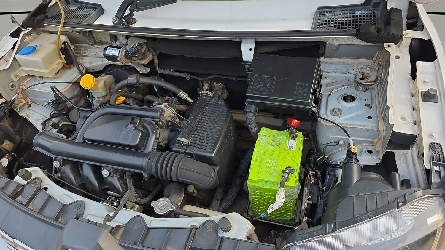Used 2017 Renault Kwid 1.0 RXT Opt Petrol Manual engine ENGINE LEFT SIDE VIEW