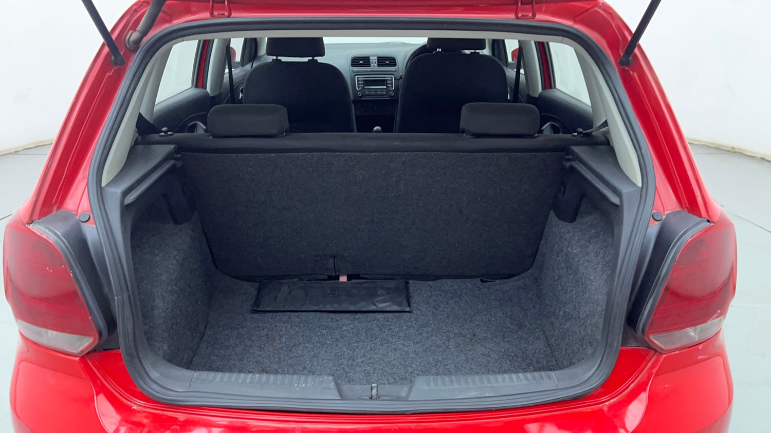 Used 2016 Volkswagen Polo Comfortline 1.2L (P) Petrol Manual interior DICKY INSIDE VIEW