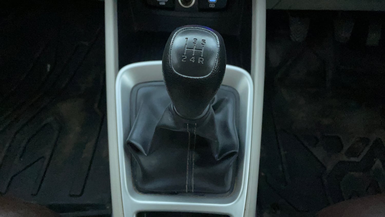 Used 2024 Hyundai Venue S (O) Plus 1.2 Petrol Petrol Manual interior GEAR  KNOB VIEW