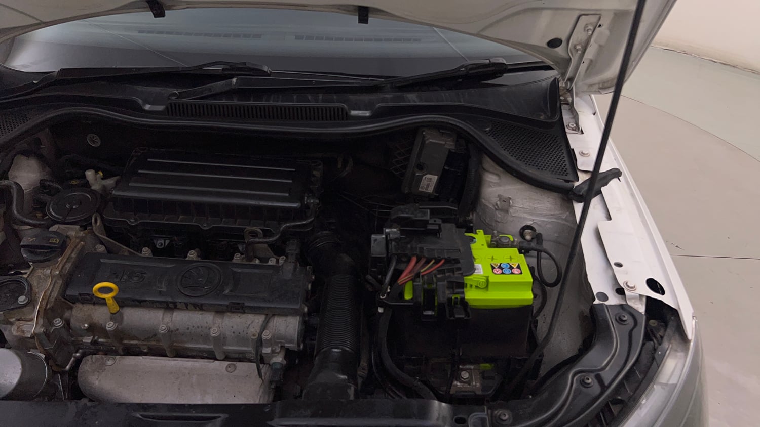 Used 2018 Skoda Rapid Style 1.6 MPI AT Petrol Automatic engine ENGINE LEFT SIDE HINGE & APRON VIEW