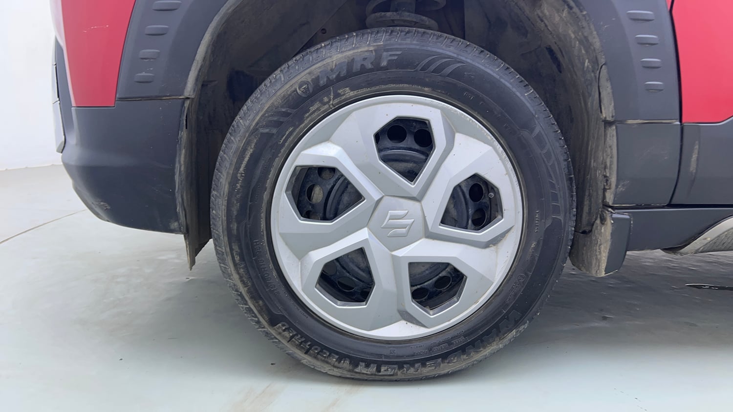 Used 2022 Maruti Suzuki Brezza Vxi AT Petrol Automatic tyres LEFT FRONT TYRE RIM VIEW