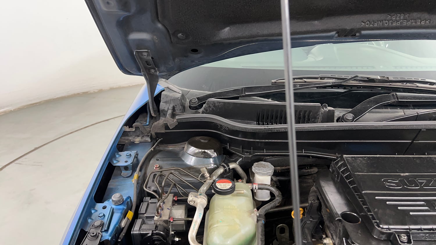 Used 2017 Maruti Suzuki Vitara Brezza VDi (O) Diesel Manual engine ENGINE RIGHT SIDE HINGE & APRON VIEW
