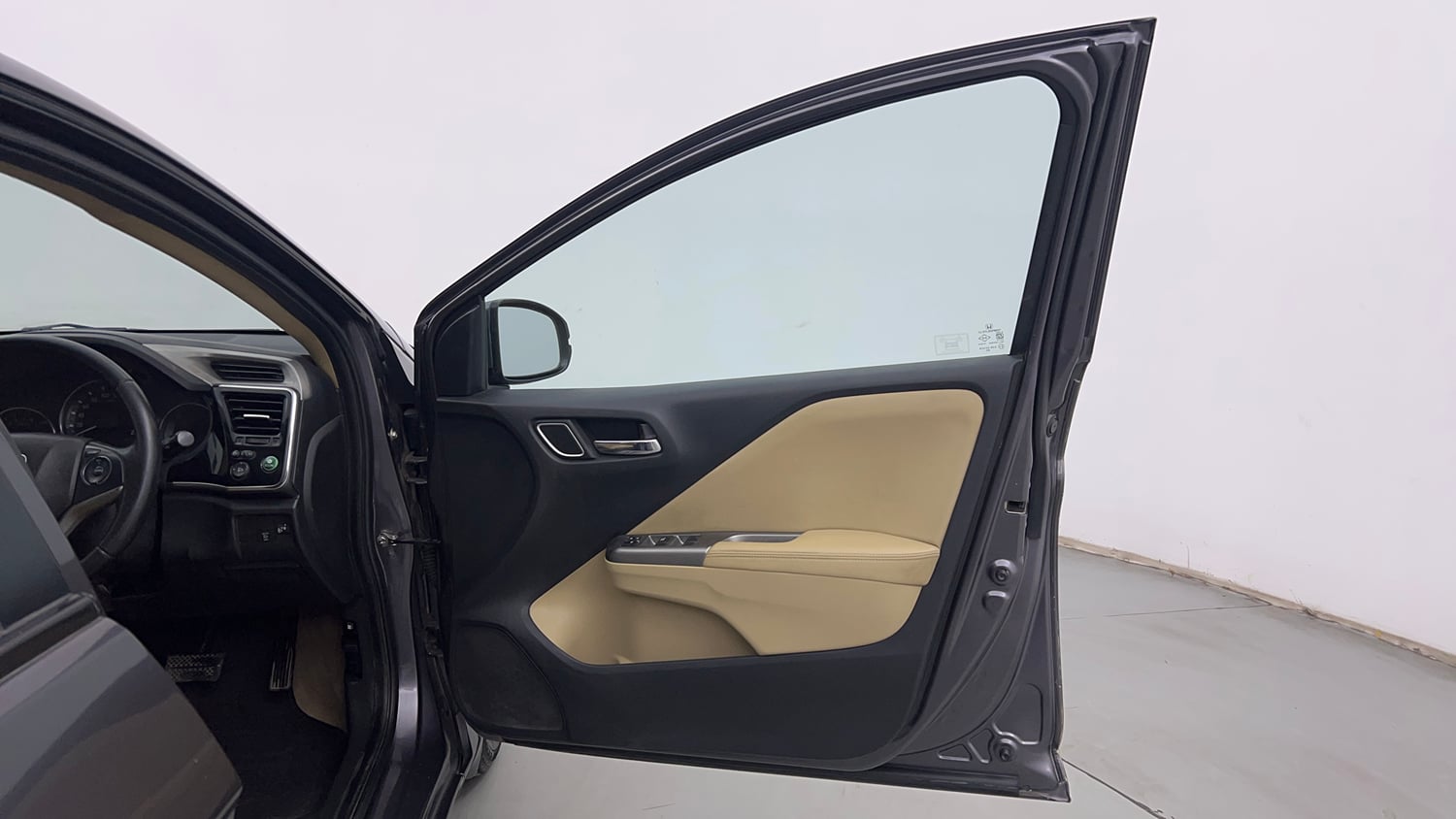 Used 2017 Honda City VX CVT Petrol Petrol Automatic interior RIGHT FRONT DOOR OPEN VIEW