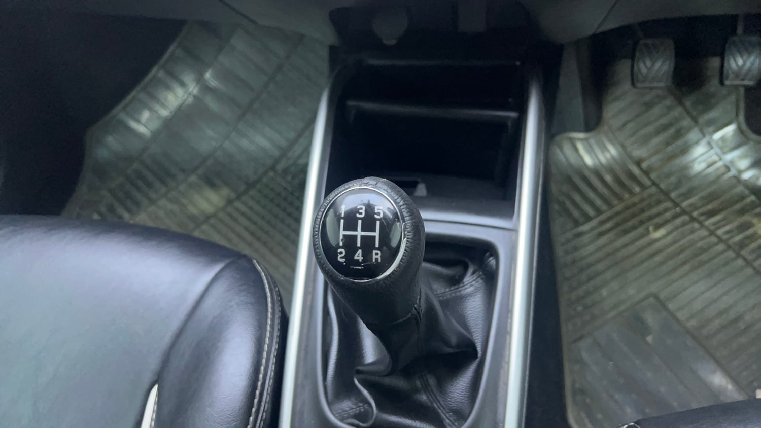 Used 2018 Maruti Suzuki Baleno Alpha 1.2 Petrol Manual interior GEAR  KNOB VIEW