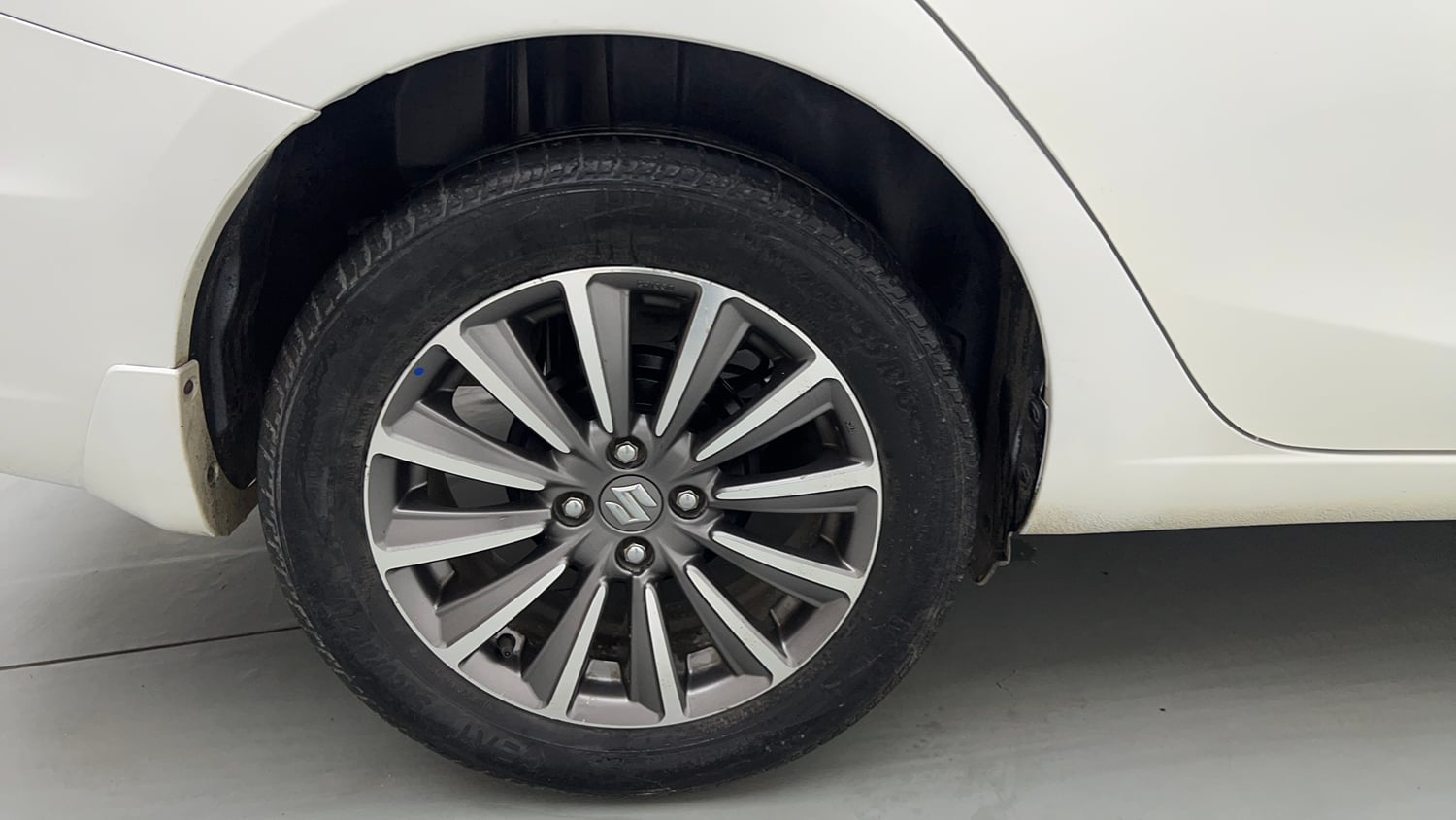Used 2022 Maruti Suzuki Ciaz Alpha 1.5 AT Petrol Automatic tyres RIGHT REAR TYRE RIM VIEW