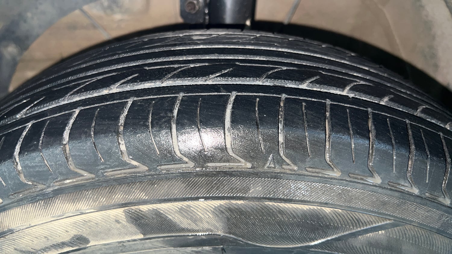 Used 2019 Maruti Suzuki Swift LXi Petrol Manual tyres LEFT FRONT TYRE TREAD VIEW