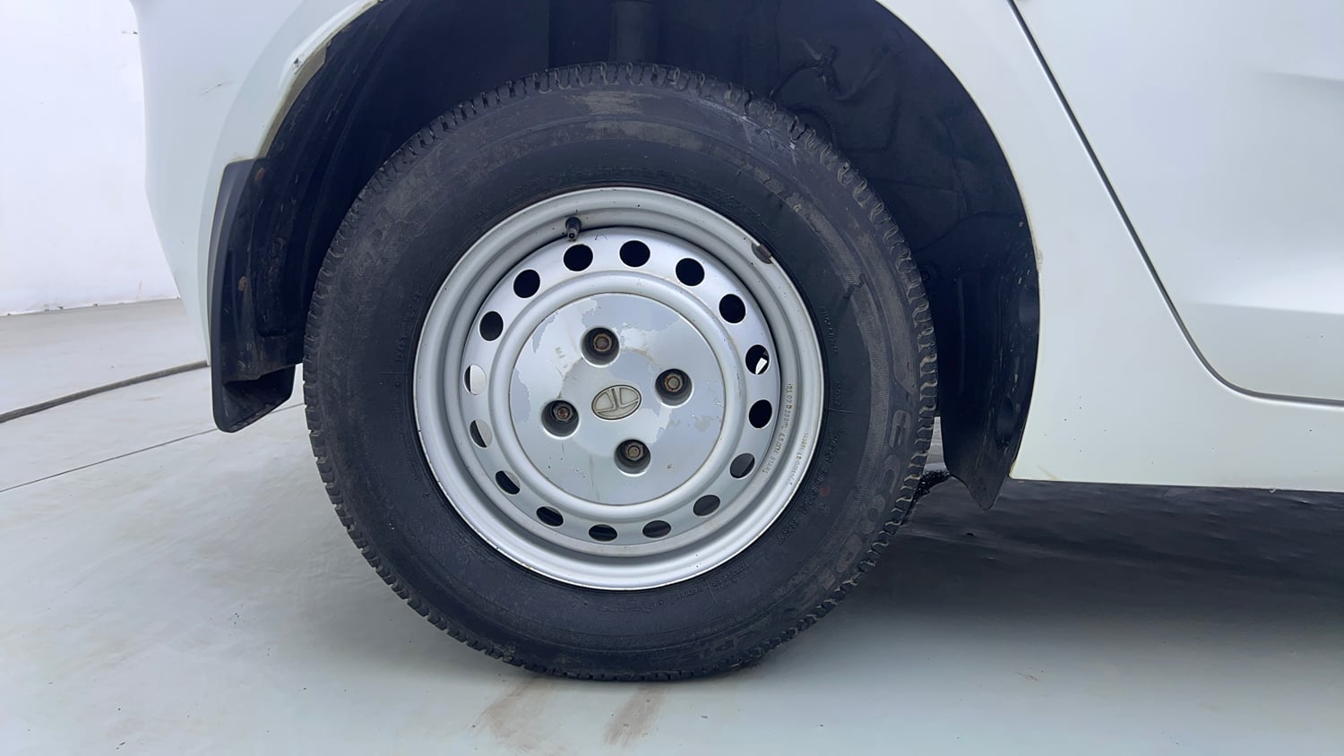 Used 2021 Tata Altroz XM Petrol Petrol Manual tyres RIGHT REAR TYRE RIM VIEW