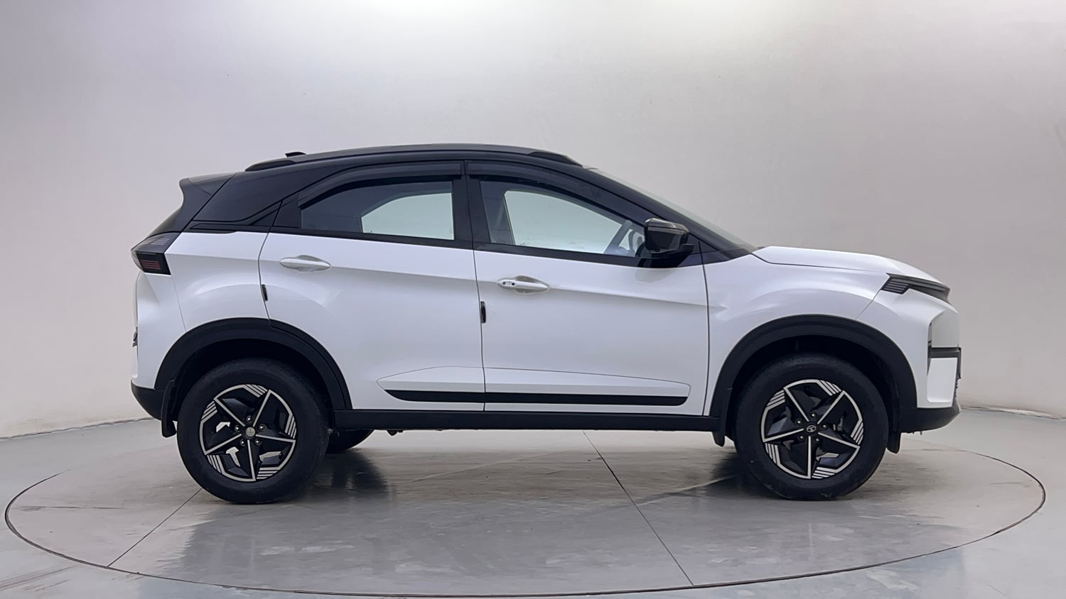 Used 2024 Tata Nexon Fearless Plus S 1.2 Revotron Petrol 6MT DT Petrol Manual exterior RIGHT SIDE VIEW