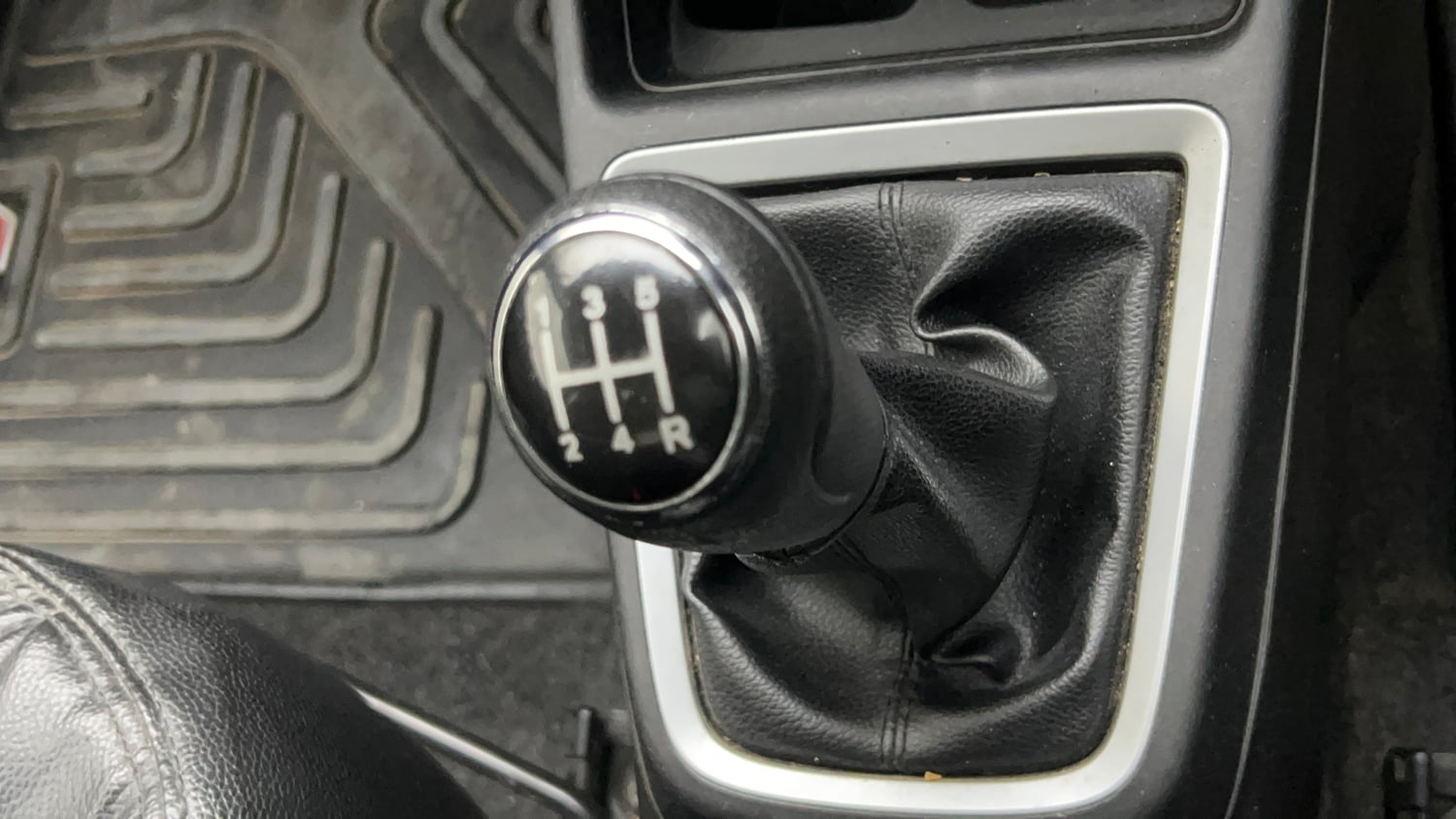 Used 2019 Maruti Suzuki Swift LXi Petrol Manual interior GEAR  KNOB VIEW