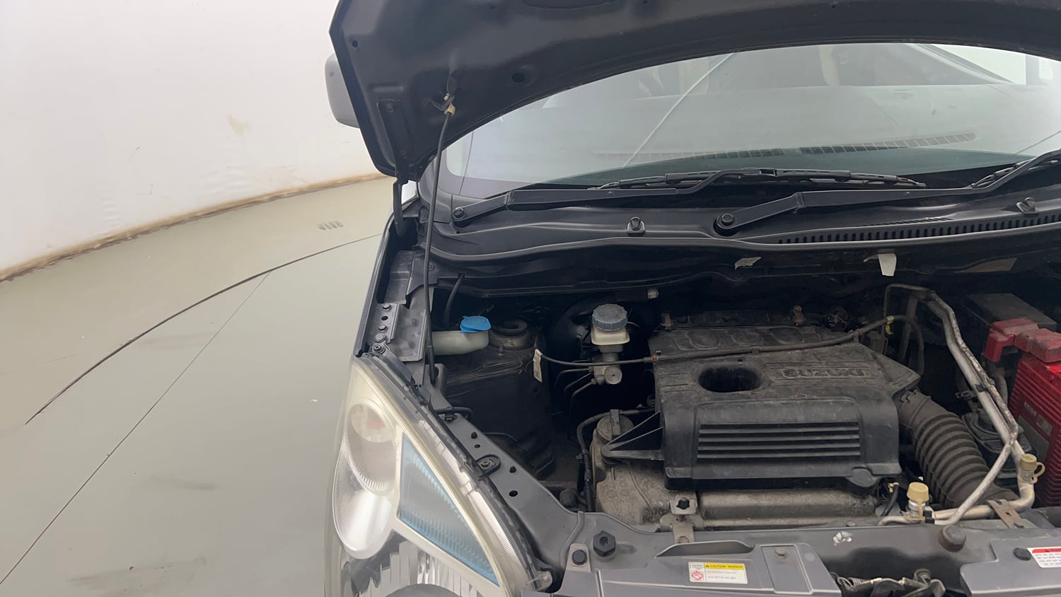 Used 2016 Maruti Suzuki Wagon R VXI Petrol Manual engine ENGINE RIGHT SIDE HINGE & APRON VIEW