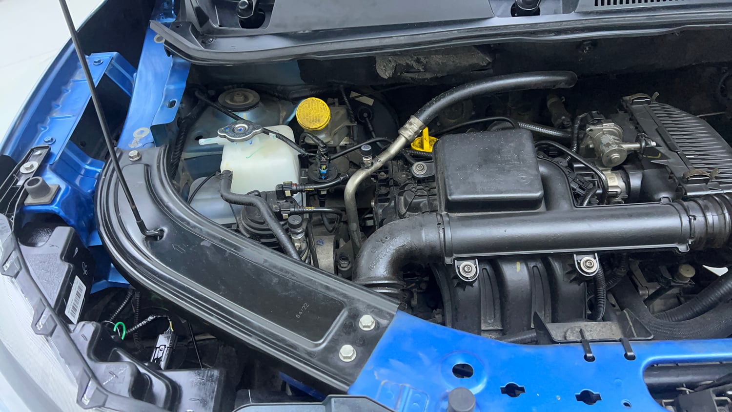 Used 2022 Renault Kiger RXZ AMT Petrol Automatic engine ENGINE RIGHT SIDE VIEW