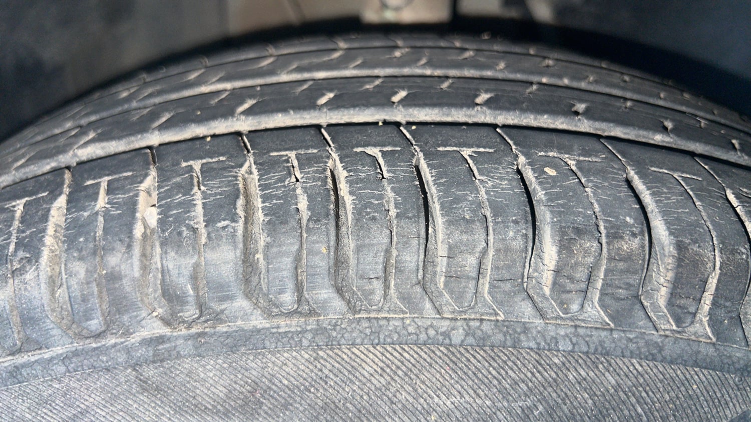 Used 2021 Tata Altroz XM Petrol Petrol Manual tyres RIGHT FRONT TYRE TREAD VIEW