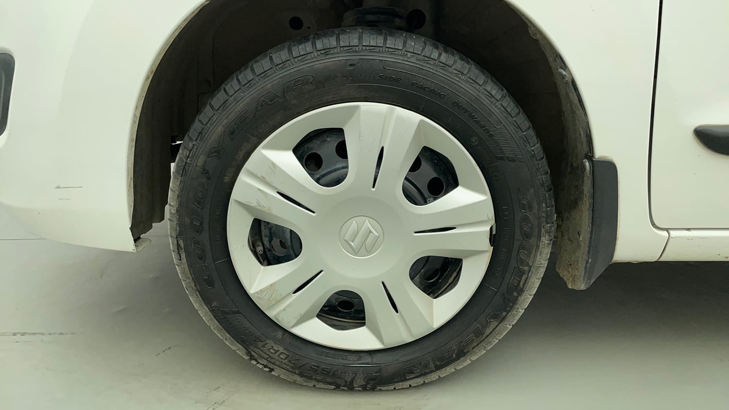 Used 2016 Maruti Suzuki Wagon R VXI Petrol Manual tyres LEFT FRONT TYRE RIM VIEW