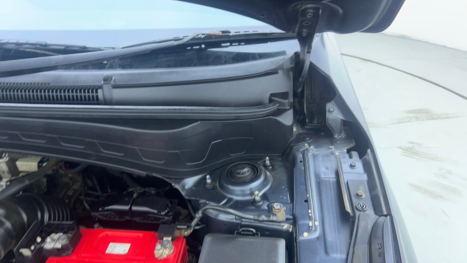 Used 2022 Kia Seltos X Line 1.5 Diesel AT Diesel Automatic engine ENGINE LEFT SIDE HINGE & APRON VIEW