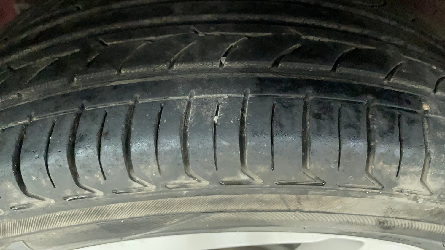 Used 2017 Hyundai Elite i20 Asta 1.2 (O) Petrol Manual tyres RIGHT REAR TYRE TREAD VIEW