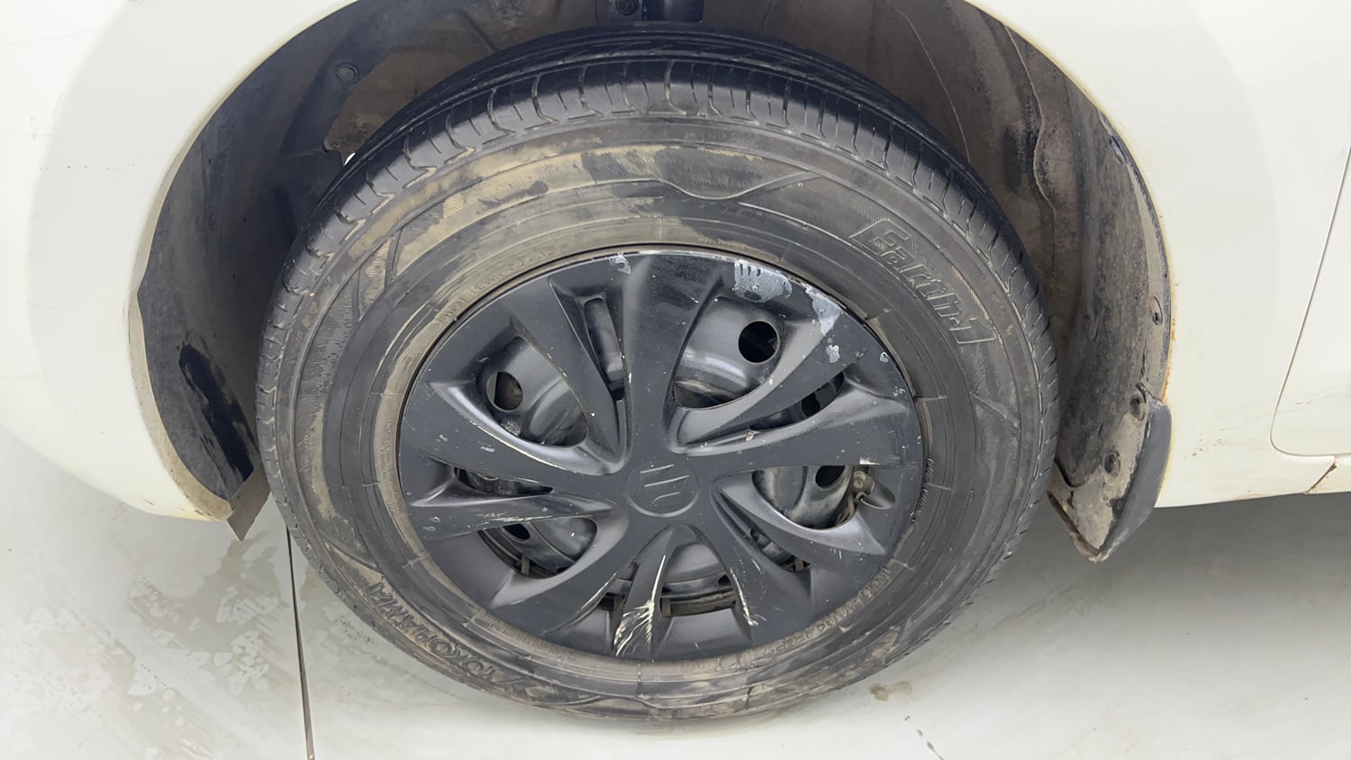 Used 2019 Maruti Suzuki Swift LXi Petrol Manual tyres LEFT FRONT TYRE RIM VIEW