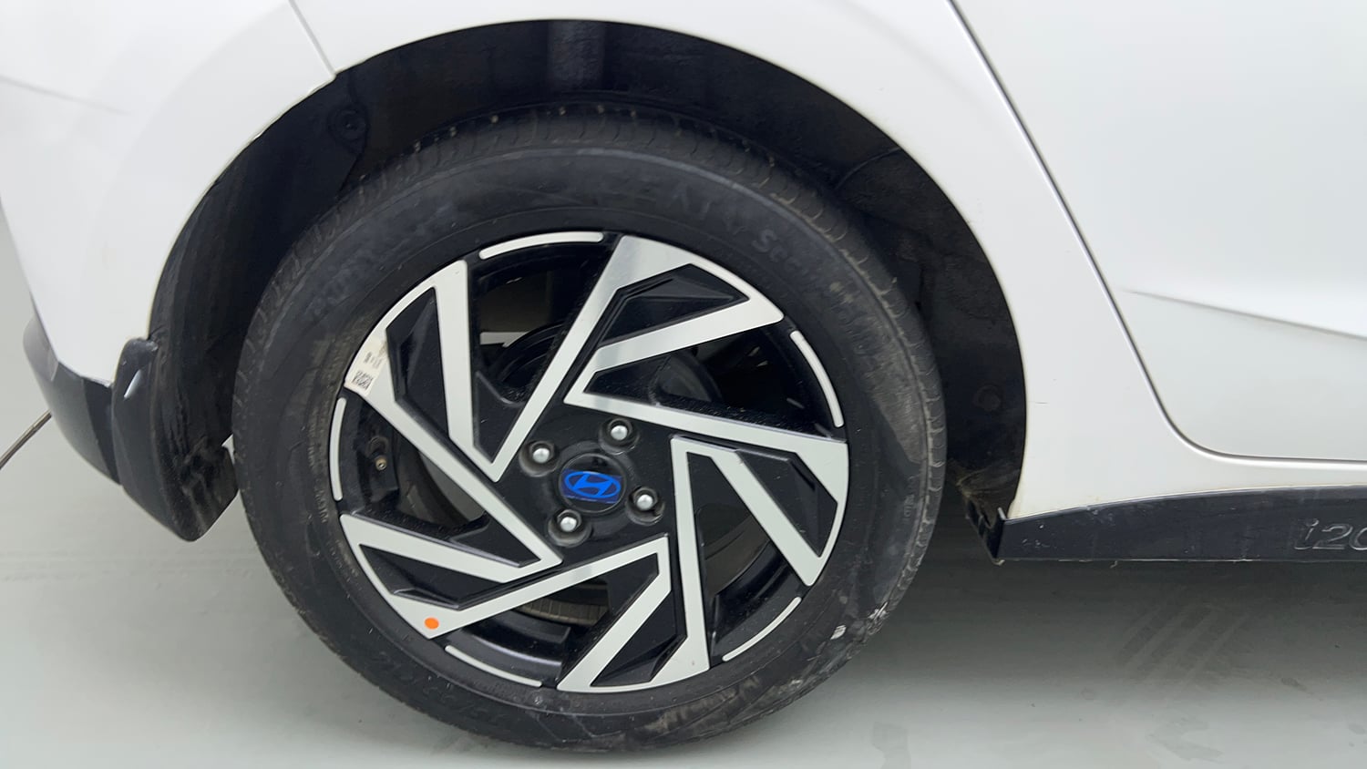 Used 2024 Hyundai New i20 Asta (O) 1.2 IVT Petrol Automatic tyres RIGHT REAR TYRE RIM VIEW