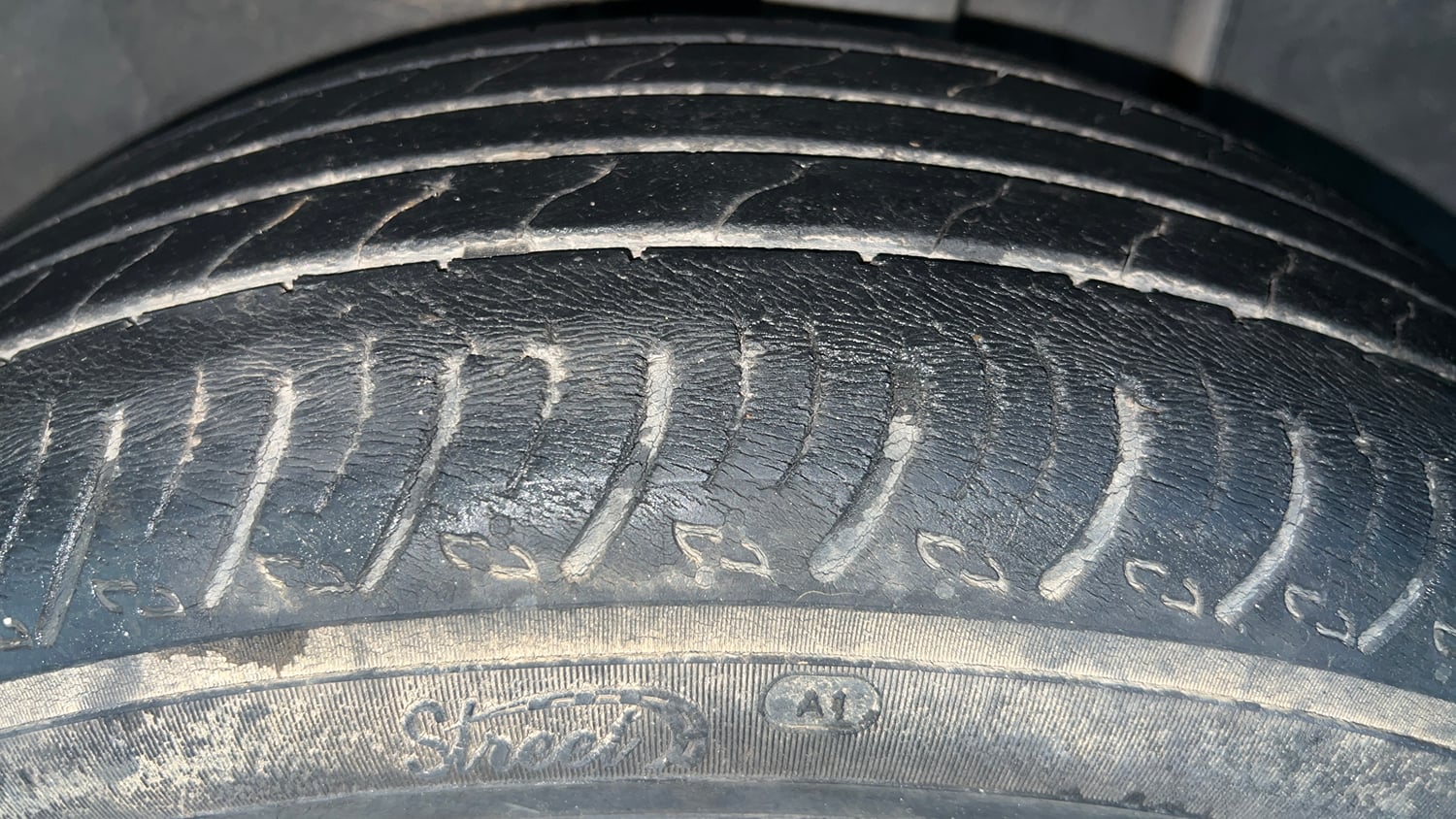 Used 2021 Nissan Magnite XE Petrol Manual tyres LEFT REAR TYRE TREAD VIEW