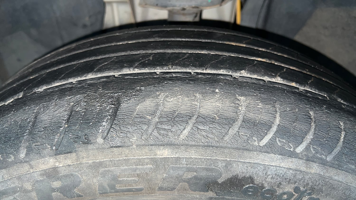 Used 2021 Nissan Magnite XE Petrol Manual tyres LEFT FRONT TYRE TREAD VIEW