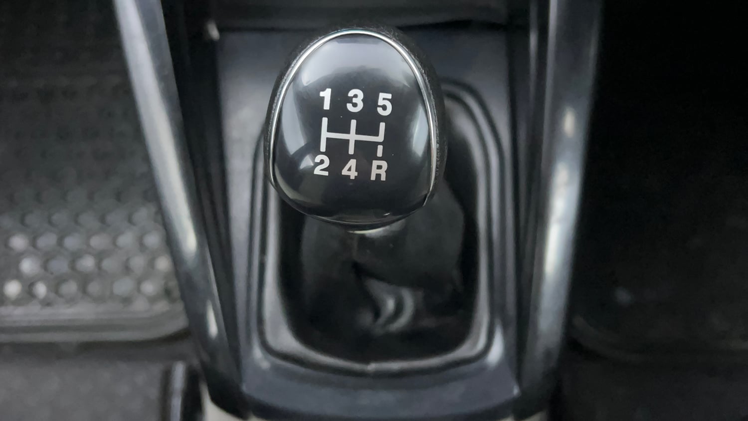 Used 2017 Ford EcoSport Titanium 1.5L TDCi Diesel Manual interior GEAR  KNOB VIEW