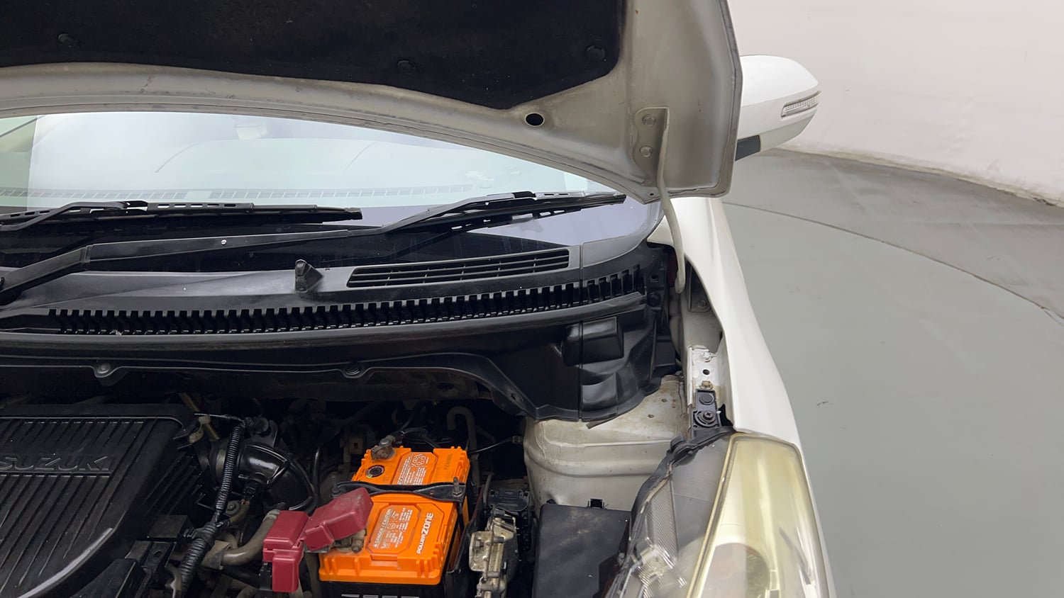 Used 2013 Maruti Suzuki Ertiga Vxi Petrol Manual engine ENGINE LEFT SIDE HINGE & APRON VIEW