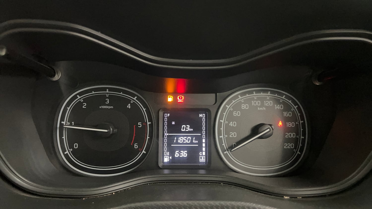 Used 2017 Maruti Suzuki Vitara Brezza VDi (O) Diesel Manual interior CLUSTERMETER VIEW