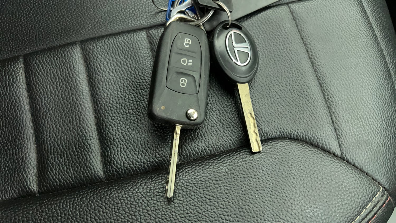 Used 2023 Tata Tiago XT CNG Cng Manual extra CAR KEY VIEW