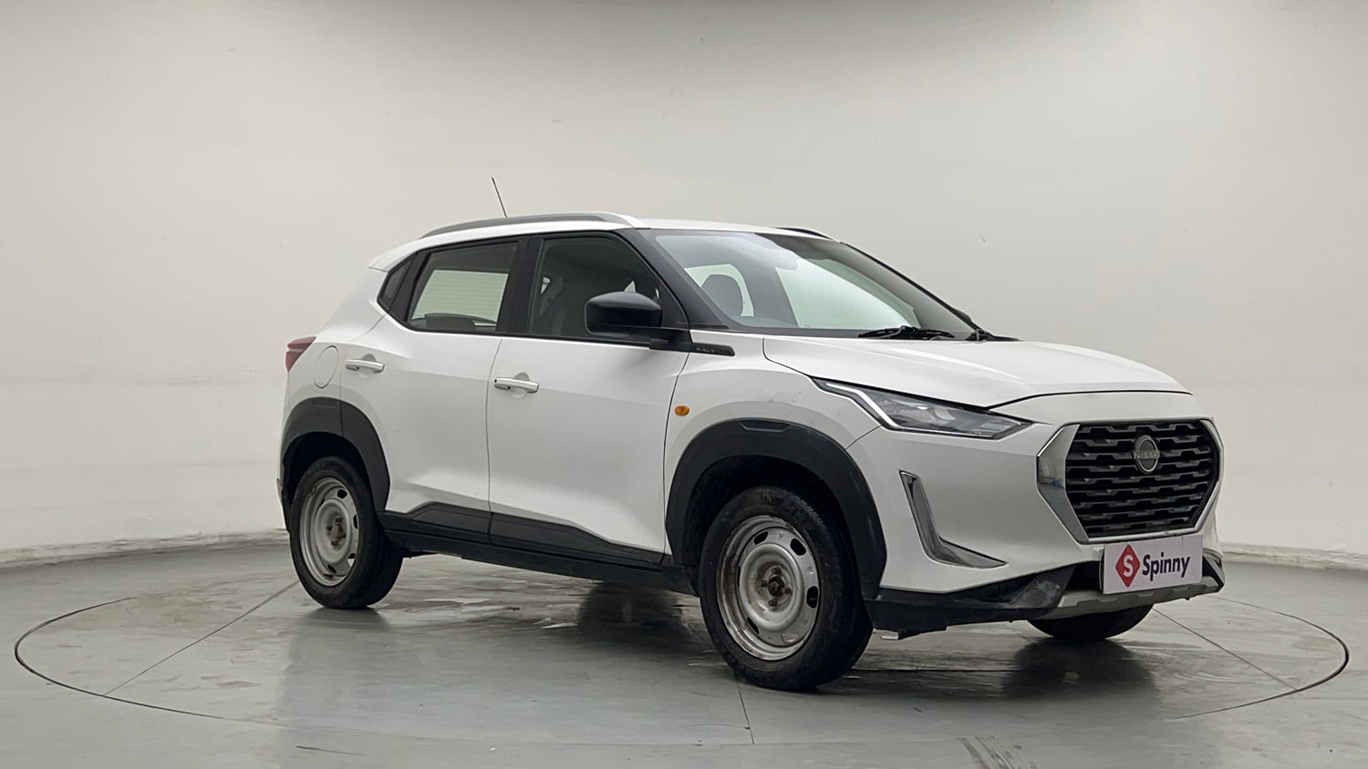 Used 2021 Nissan Magnite XE Petrol Manual exterior RIGHT FRONT CORNER VIEW