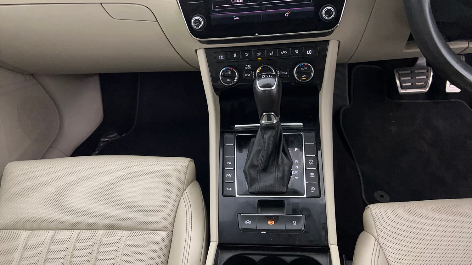 Used 2021 Skoda Superb L&K AT Petrol Automatic interior GEAR  KNOB VIEW