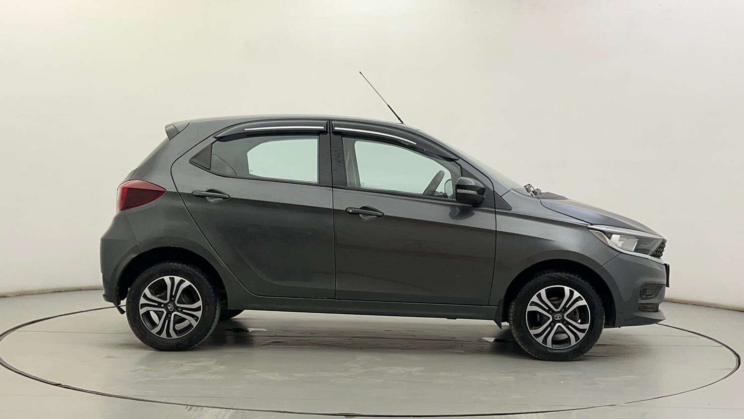 Used 2023 Tata Tiago XT CNG Cng Manual exterior RIGHT SIDE VIEW