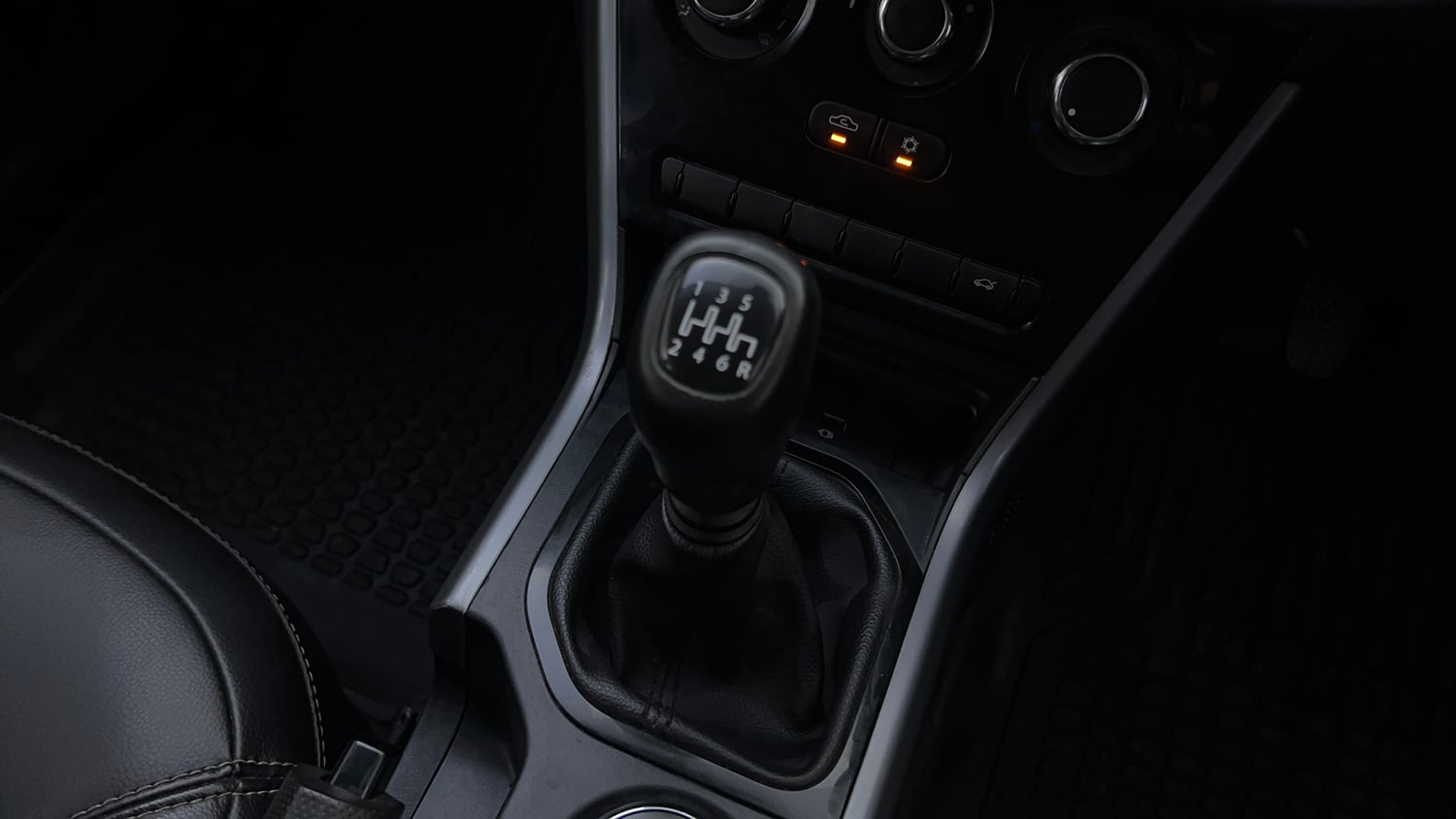 Used 2023 Tata Nexon XM Diesel Diesel Manual interior GEAR  KNOB VIEW